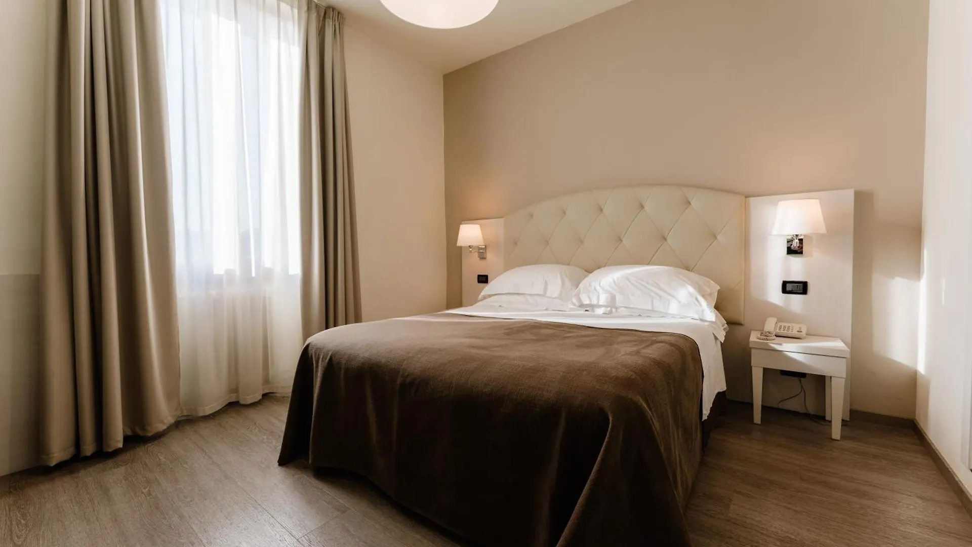 Hotel Eden Salo 3*,  Italy